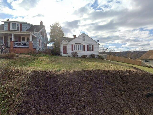 House image located at Covington, VA 24426