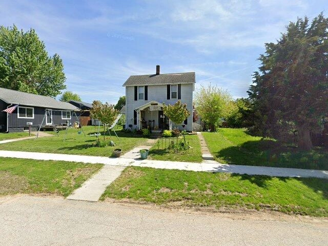 House image located at Muscatine, IA 52761