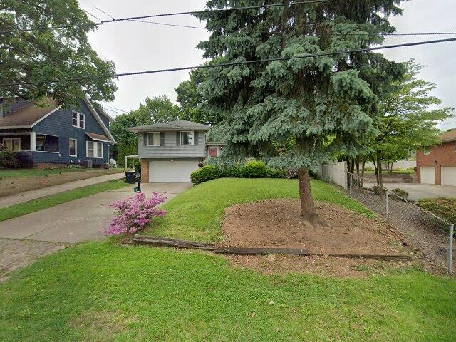 House image located at Akron, OH 44314