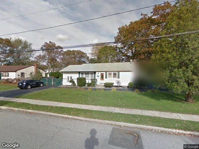 House image located at Lindenhurst, NY 11757