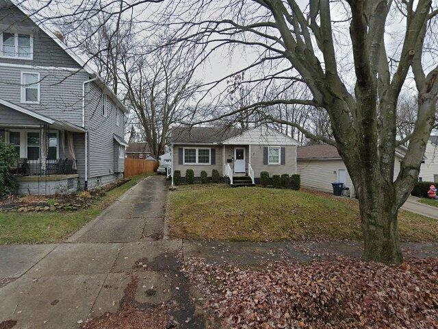 House image located at Akron, OH 44314