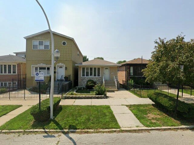 House image located at Chicago, IL 60609