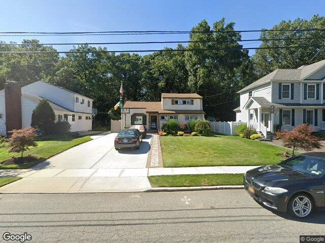 House image located at Massapequa Park, NY 11762