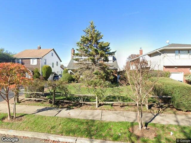 House image located at Hewlett, NY 11557