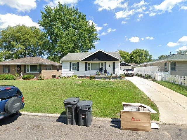 House image located at Pekin, IL 61554