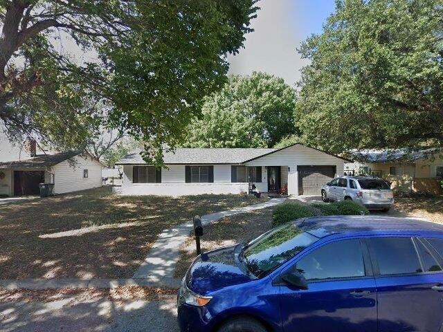 House image located at Luling, TX 78648