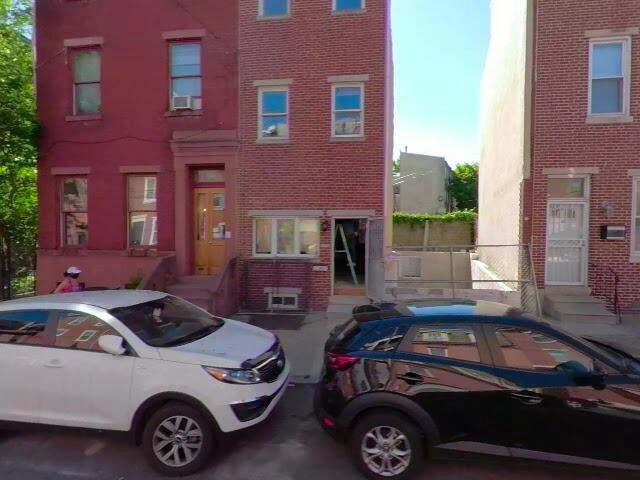 House image located at Pekin, IL 61554