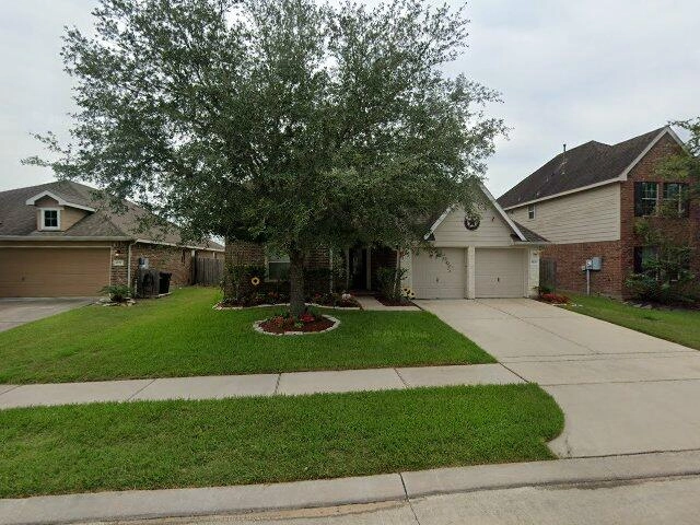 House image located at Alvin, TX 77511