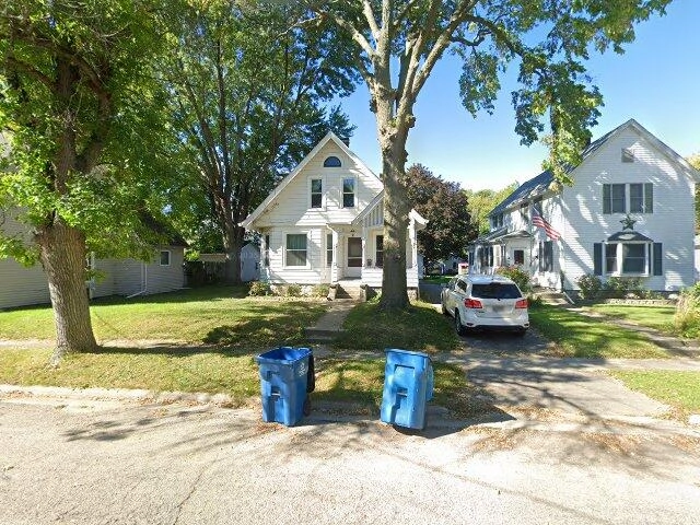 House image located at Dixon, IL 61021