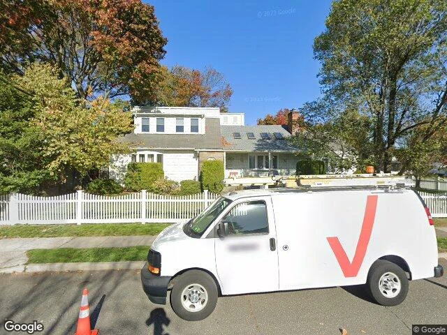 House image located at Hewlett, NY 11557