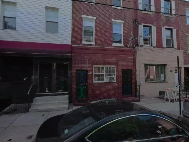 House image located at Pekin, IL 61554