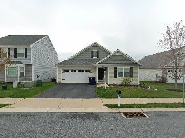 House image located at Leola, PA 17540