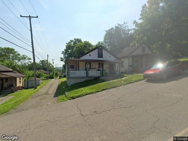 House image located at Uhrichsville, OH 44683