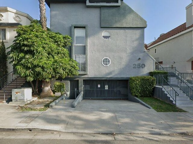 House image located at Burbank, CA 91502
