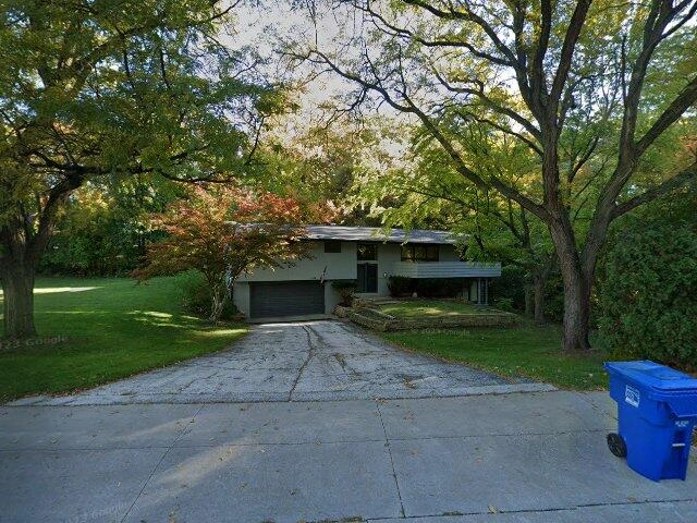 House image located at Moline, IL 61265