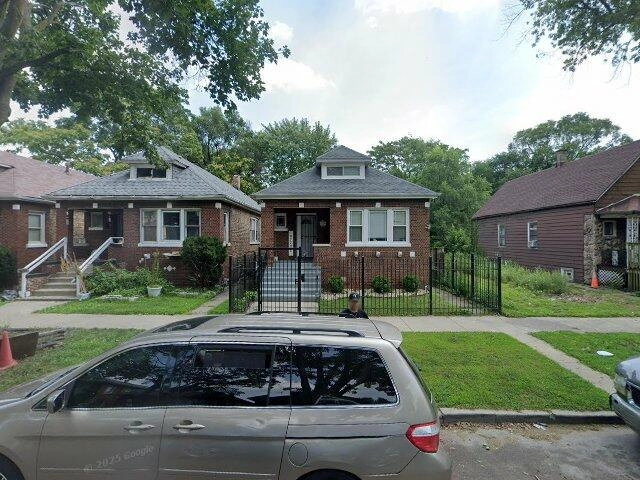 House image located at Chicago, IL 60617
