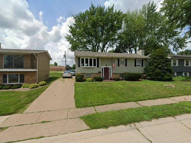 House image located at Davenport, IA 52804