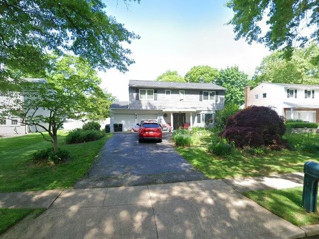 House image located at Commack, NY 11725