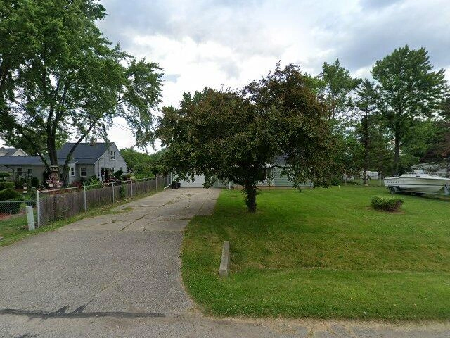 House image located at Burton, MI 48509