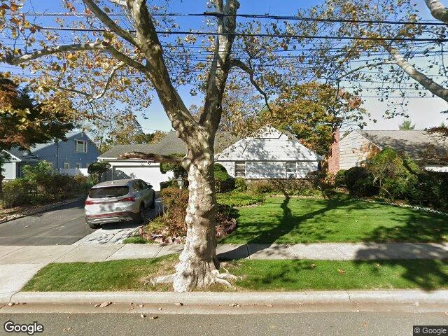 House image located at Hewlett, NY 11557