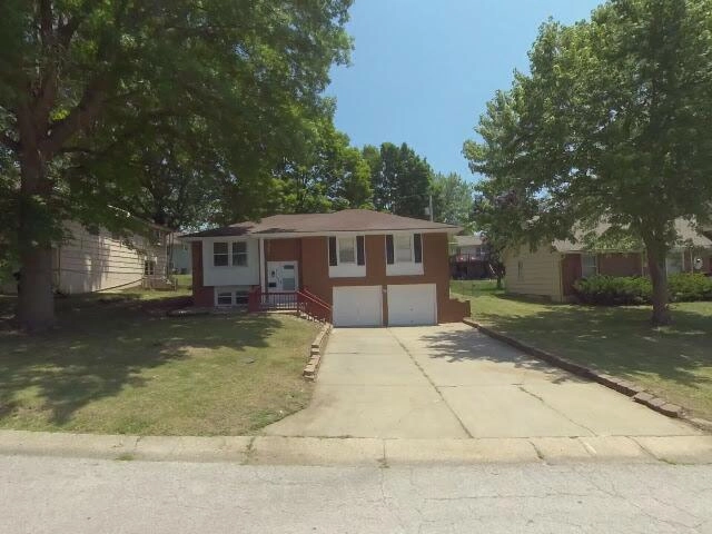 House image located at Independence, MO 64055