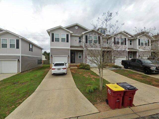 House image located at Crestview, FL 32539