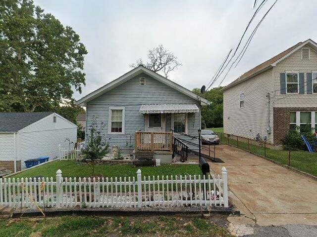 House image located at Saint Louis, MO 63125