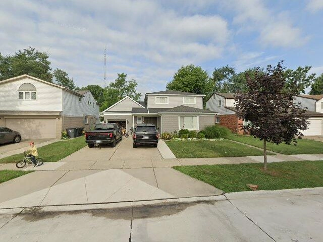 House image located at Oak Park, MI 48237