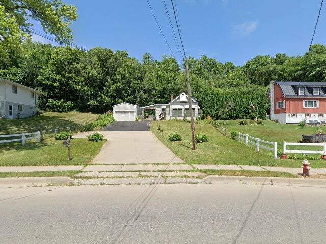 House image located at Dubuque, IA 52001