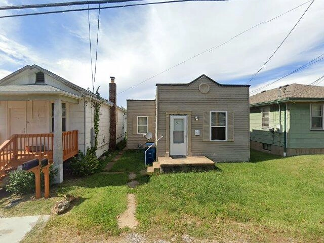 House image located at Saint Louis, MO 63125
