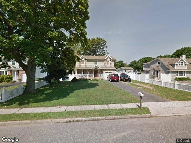 House image located at Bayport, NY 11705