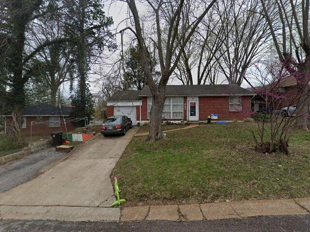 House image located at Saint Louis, MO 63125