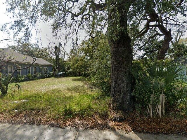 House image located at Carpentersville, IL 60110