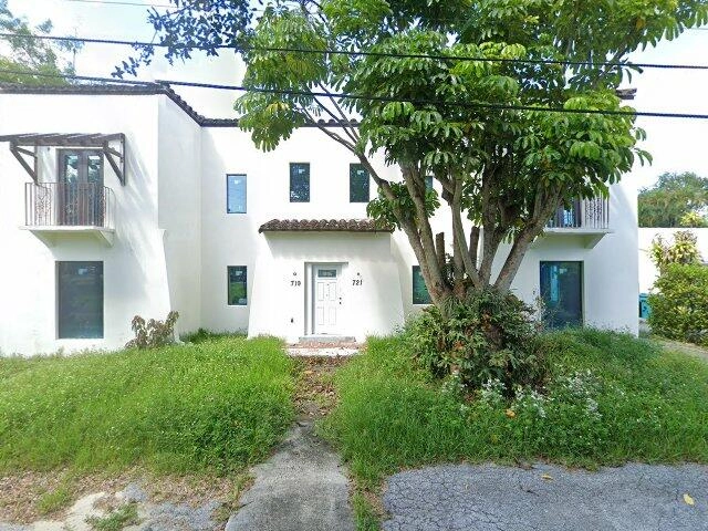 House image located at Miami, FL 33161