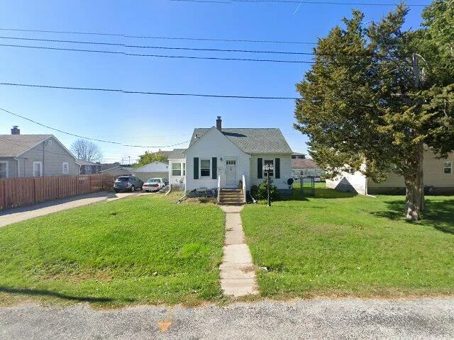 House image located at Moline, IL 61265