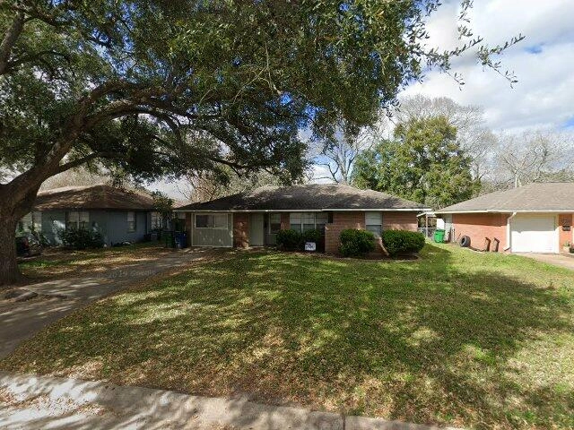 House image located at Angleton, TX 77515