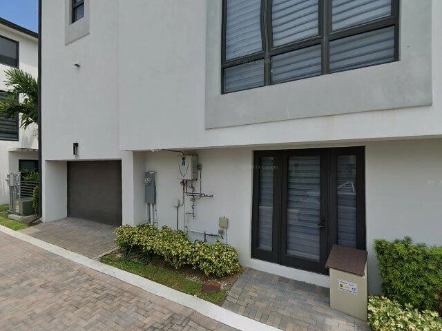 House image located at Miami, FL 33166