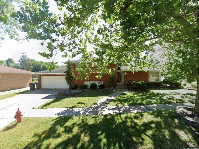 House image located at South Holland, IL 60473