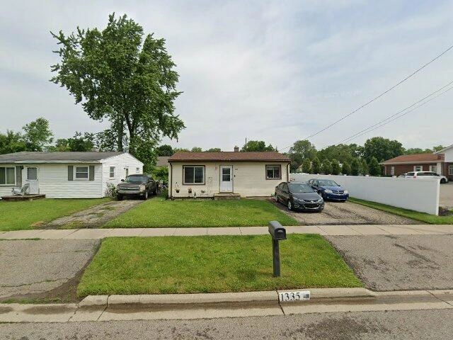 House image located at Burton, MI 48529