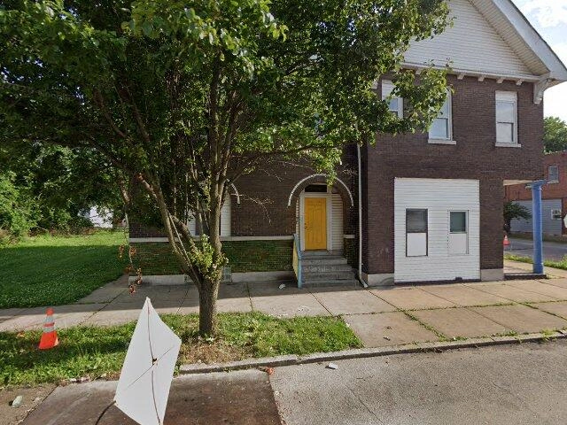 House image located at Saint Louis, MO 63118