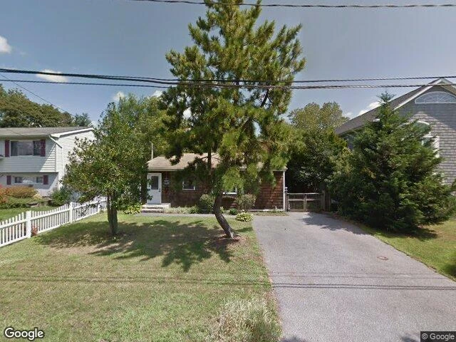 House image located at West Islip, NY 11795