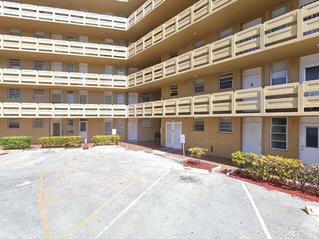 House image located at Miami, FL 33179