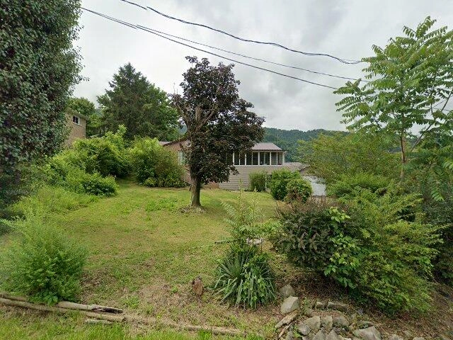 House image located at Loyall, KY 40854