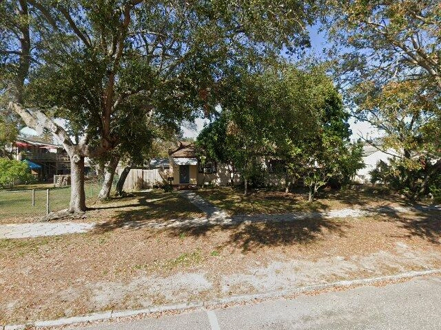 House image located at Saint Petersburg, FL 33713
