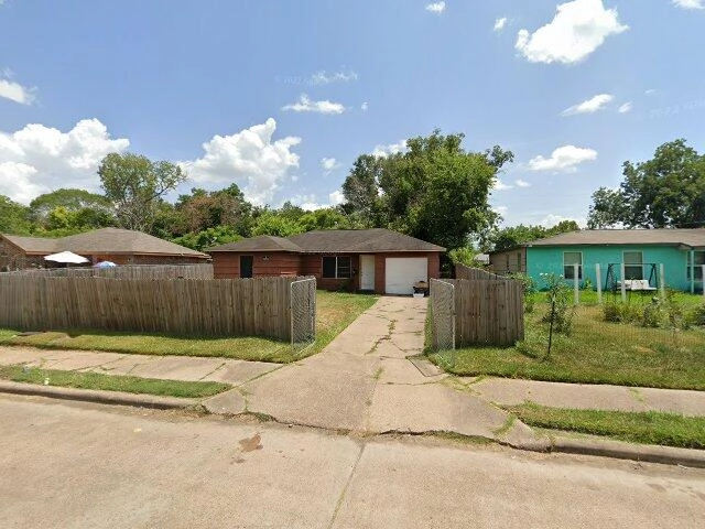 House image located at Houston, TX 77033