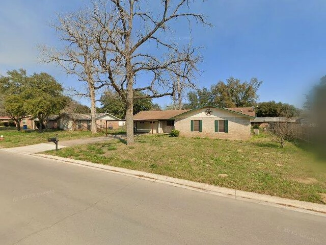 House image located at Pleasanton, TX 78064