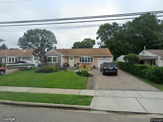 House image located at Massapequa Park, NY 11762