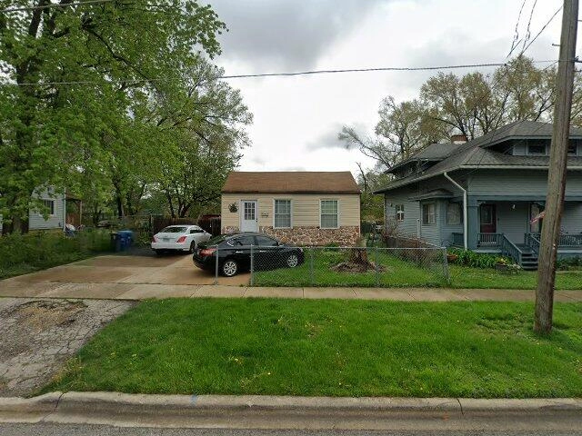 House image located at Aurora, IL 60506