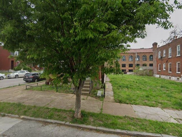 House image located at Saint Louis, MO 63118