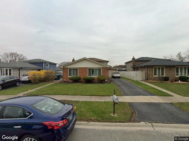 House image located at Alsip, IL 60803